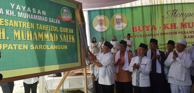 Bupati, Drs H Cek Endra meresmikan yayasan buya KH Muhammad Salek